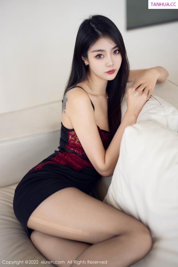 可乐Vicky  [XiuRen]高清写真图 2022.10.27 No.5769 可乐Vicky 黑丝短裙第26张图片